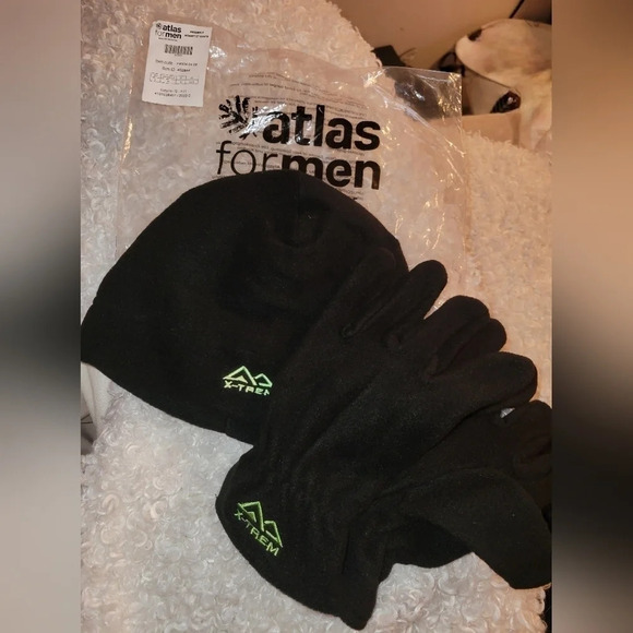 Atlas for Men Black Fleece Hat and Gloves Set  - Water-Repellent - Picture 3 of 4